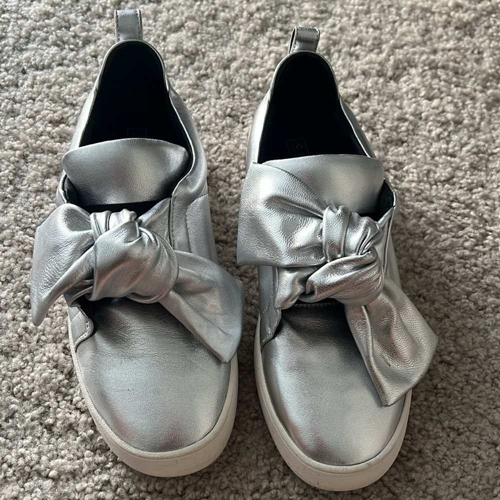 Slip on metallic silver sneakers. EU 37 / US 7